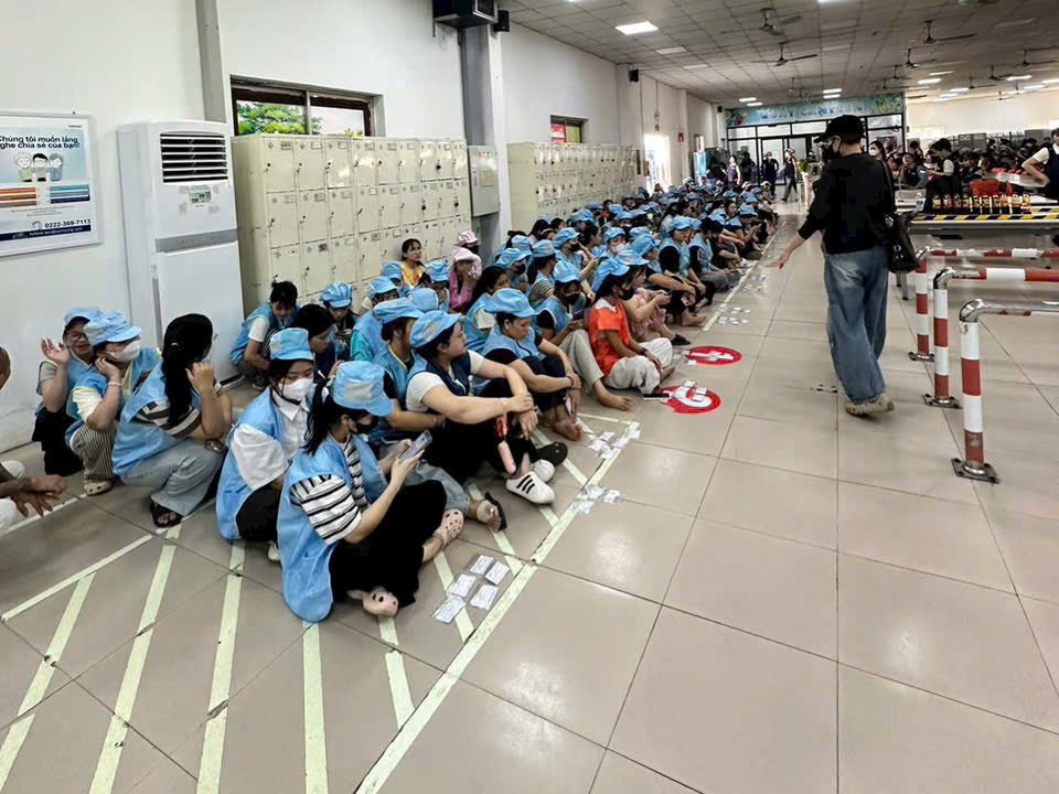 Buổi hướng dẫn nhận việc quy mô lớn tại nhà máy